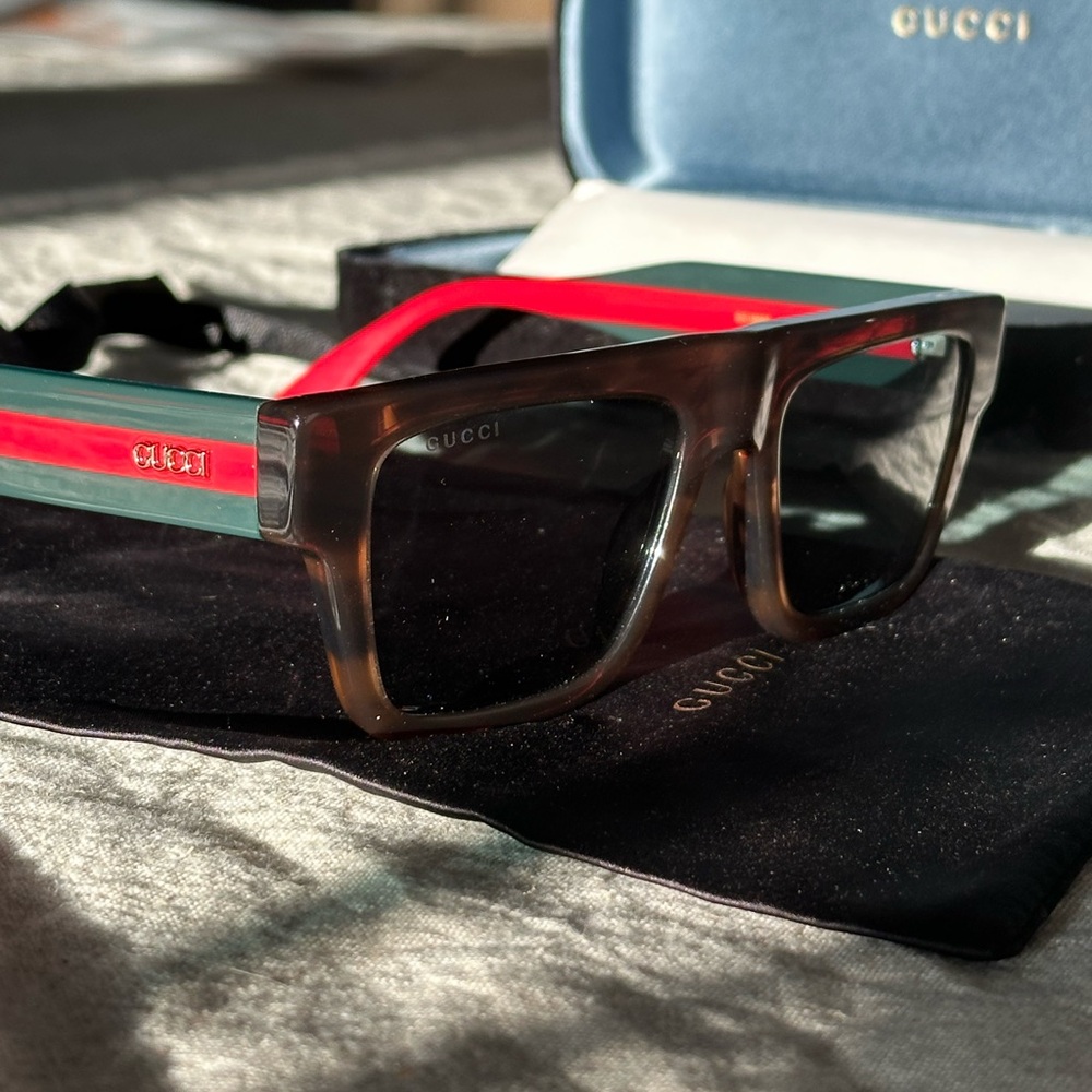 Gucci Men’s Sunglasses — Brown Frame with Green & Red Temples